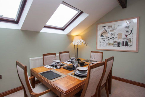 Tyan cottage dining table
