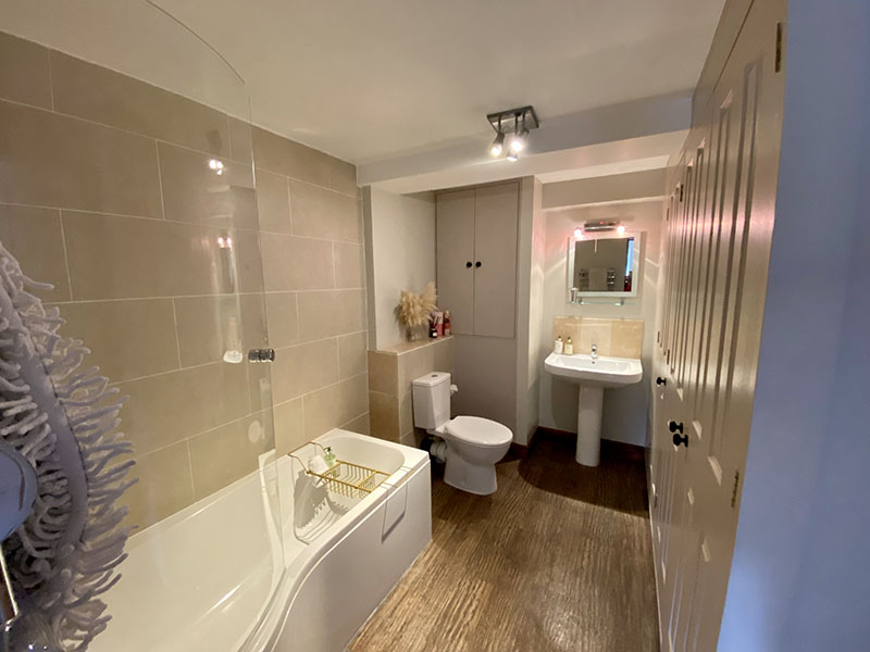 Yan Bathroom